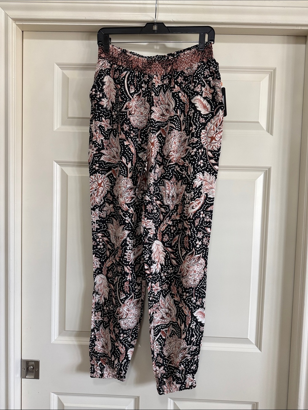 P J Salvage Women’s Black Floral Print Elastic Waist lounge Pants size M